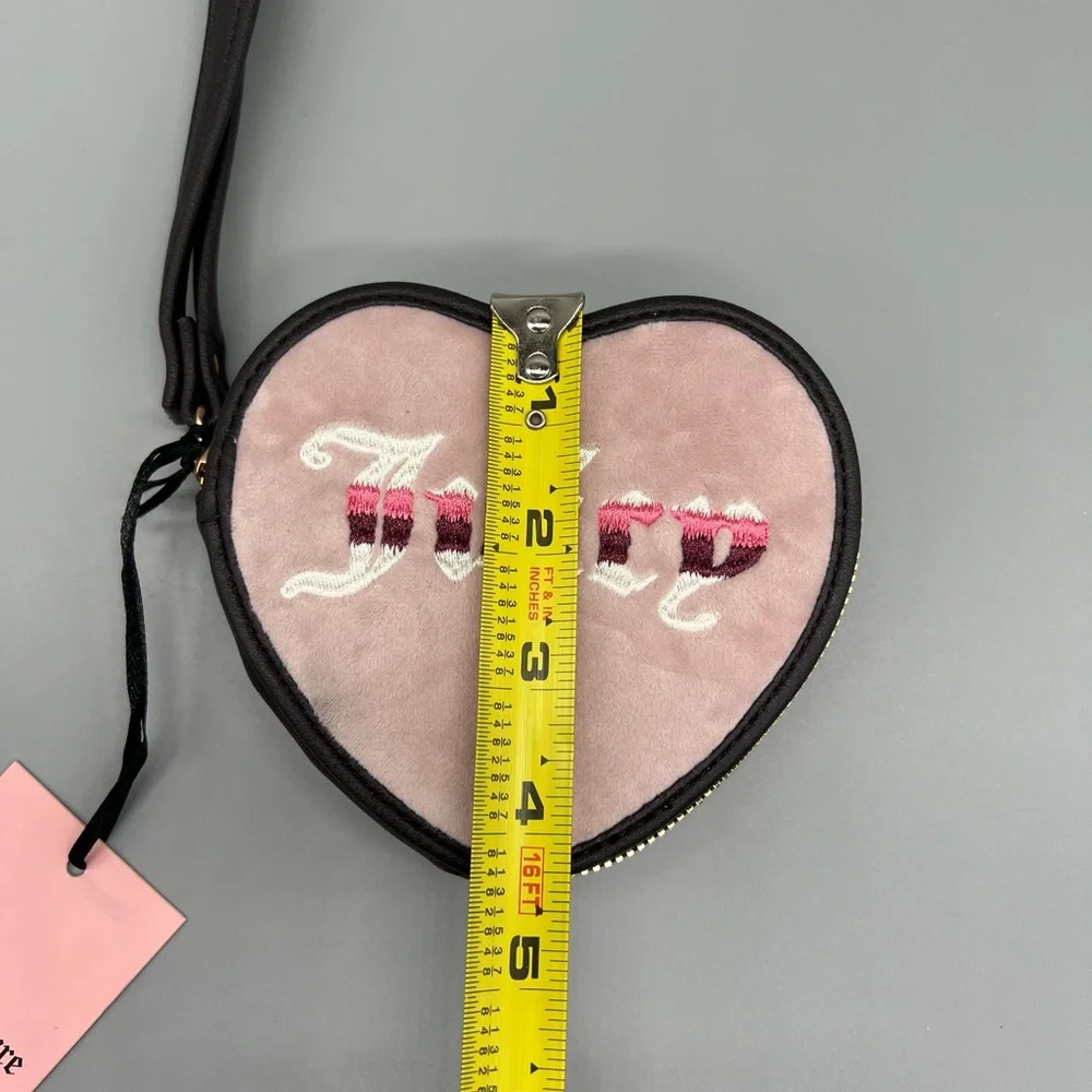 Juicy couture retro vibe heart zip around wristlet‎ wallet